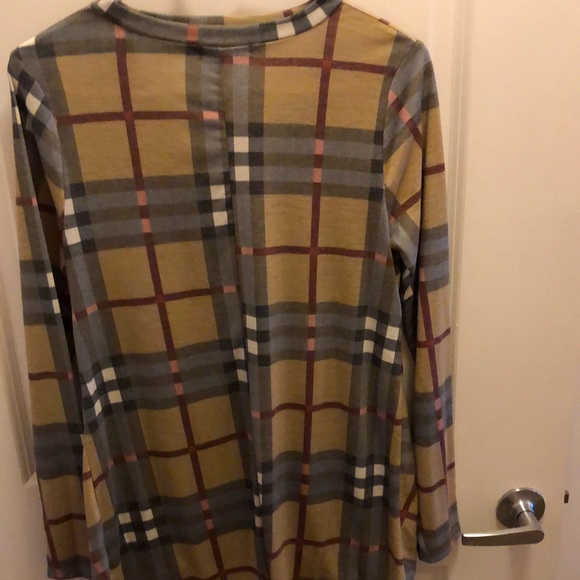 Woman’s Top by Anna Craig - Picture 2 of 3